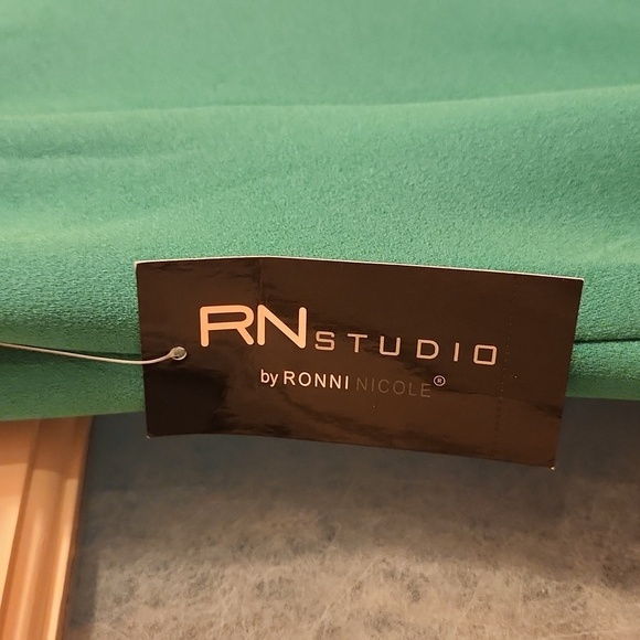 New! RN Studio green dress with ruffle sleeves size 4. Wedding party formal - Picture 9 of 9